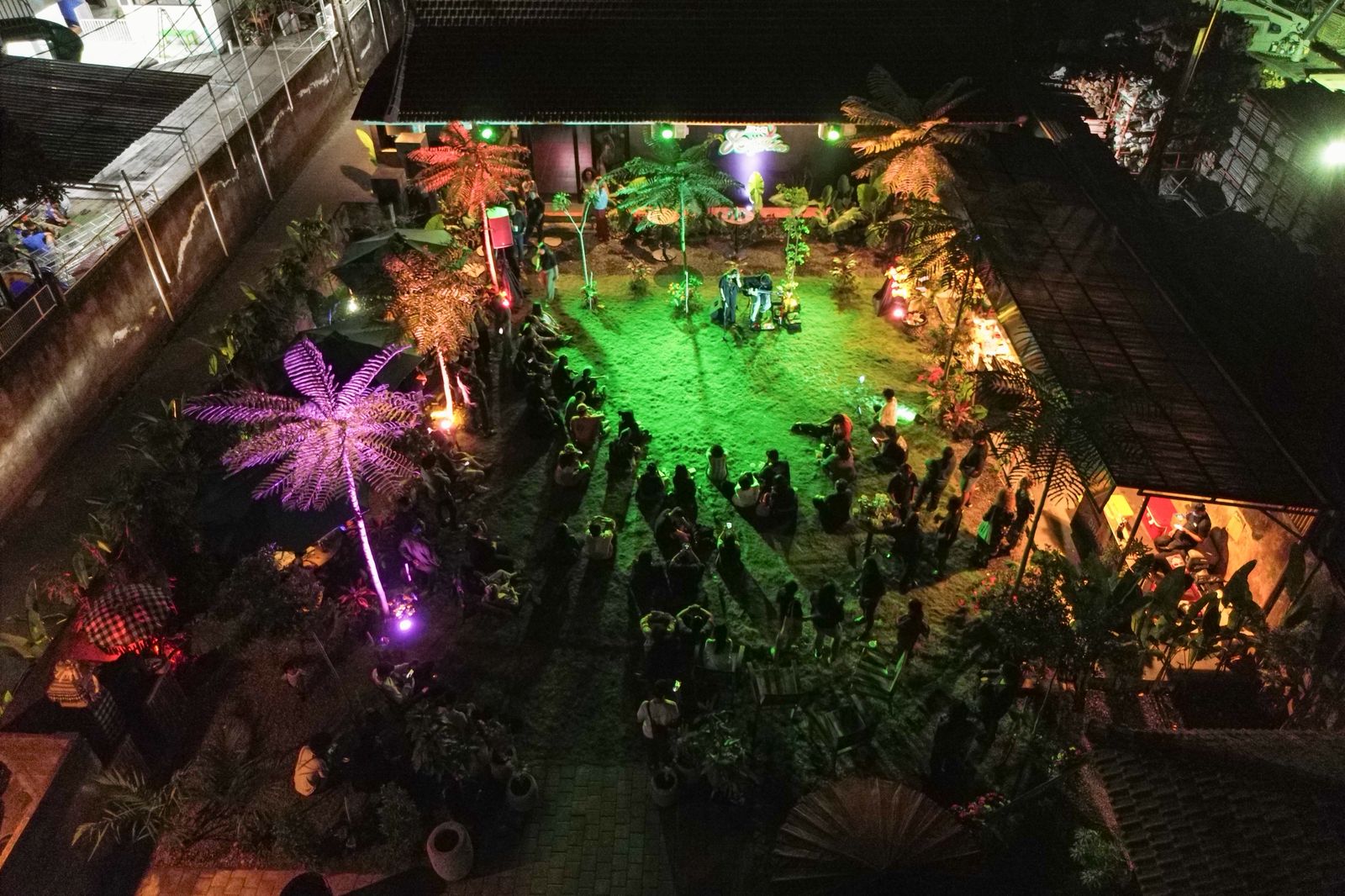 Come to the Free of Charge Garden Party!!!